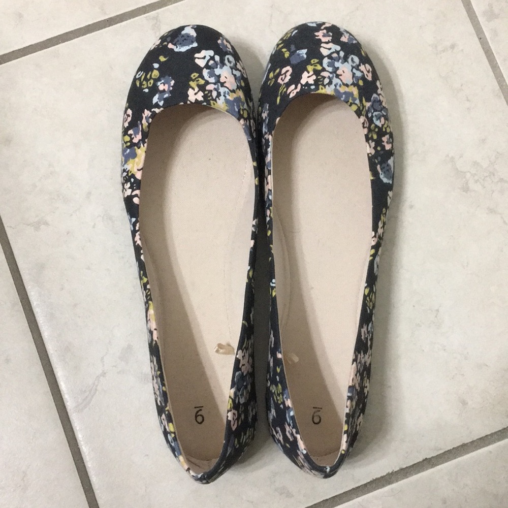 Never Worn Black Floral Print Flats
